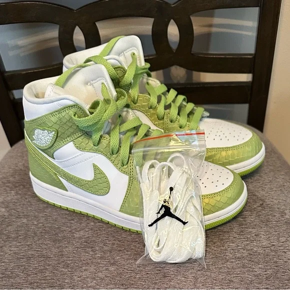 Air Jordan 1 Mid SE Green Python 2022 Womens Size 7 - Picture 11 of 11